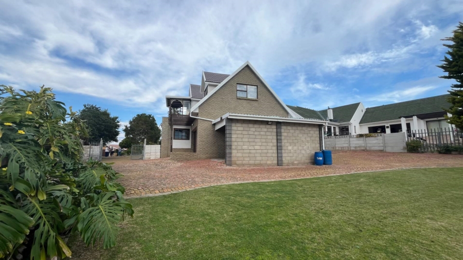4 Bedroom Property for Sale in Hartenbos Heuwels Western Cape